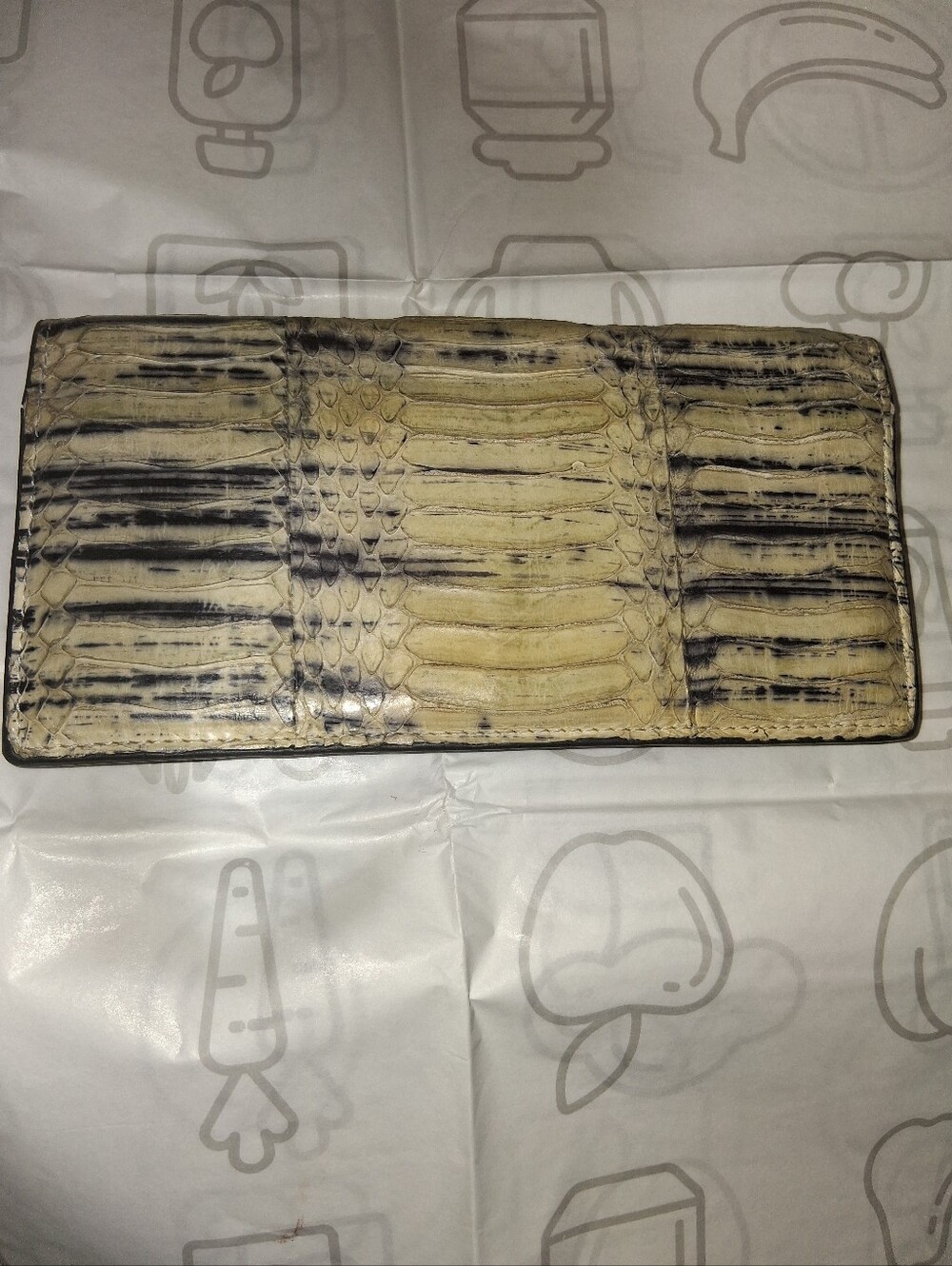 VERY ATTRACTIVE "COUNTRY ROAD" SNAKE PRINT 100% LEATHER WALLET. EXOTIC STYLE.
